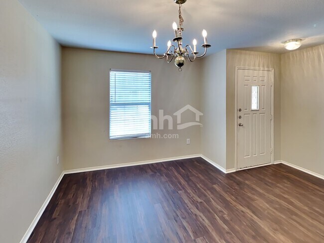 Building Photo - 8018 Silver Grove