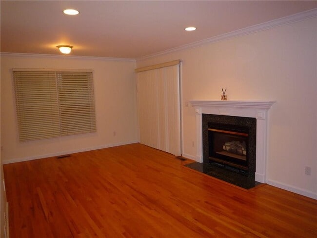 Building Photo - 243 Boulevard