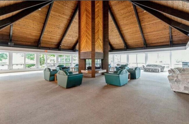 Foto del edificio - 1375 Rebecca Dr