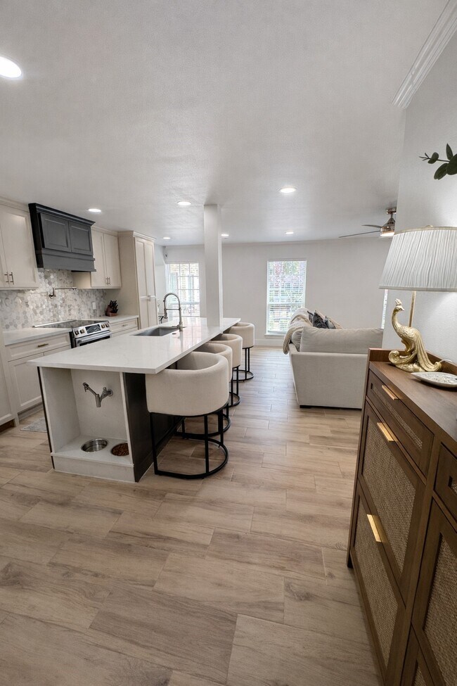 Foto del edificio - 361 N Post Oak Ln