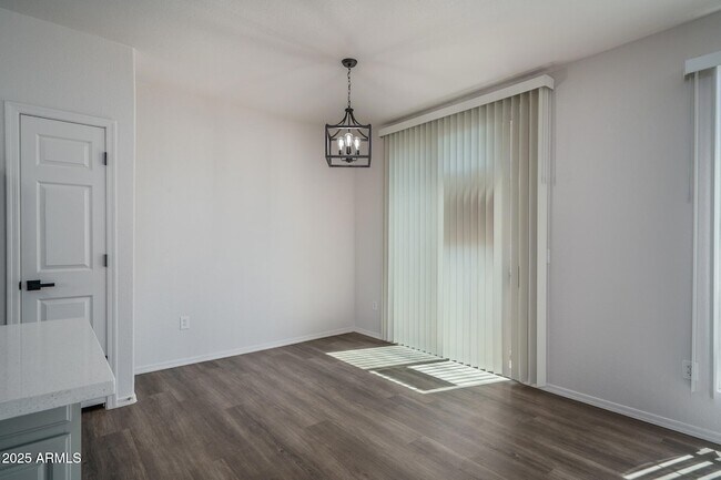 Foto del edificio - 18250 N Cave Creek Rd