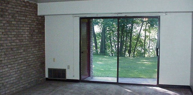 Living Room - White Oak Village Apartments