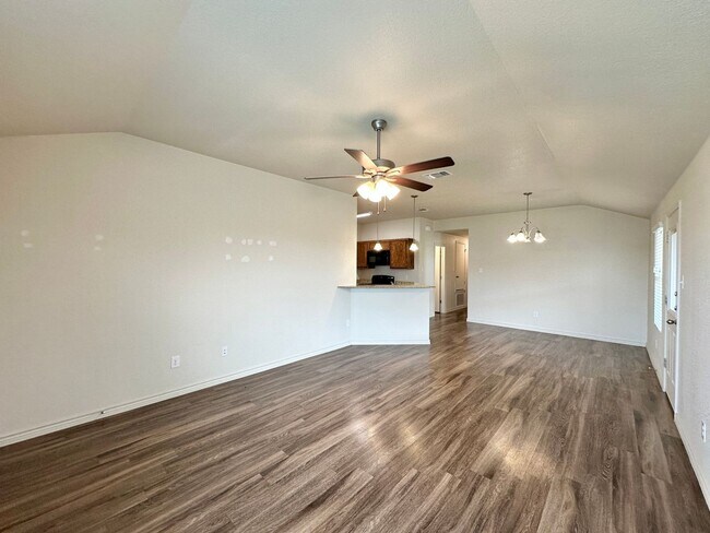 Building Photo - 906 Childress Dr