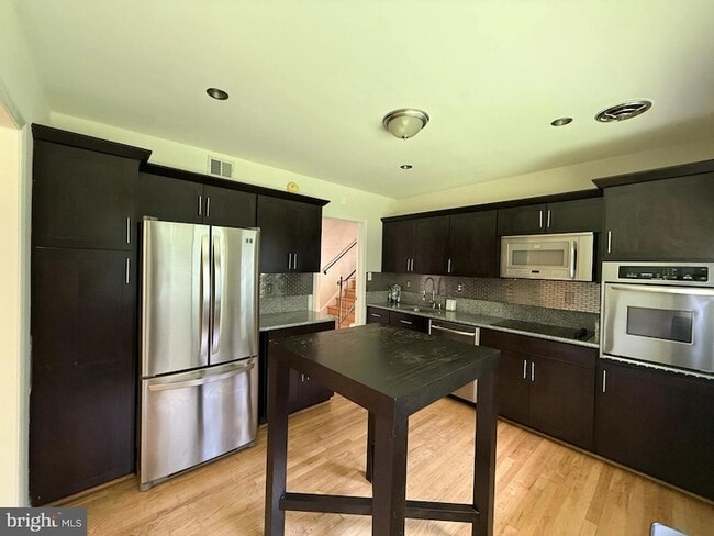Foto del edificio - 9209 E Parkhill Dr