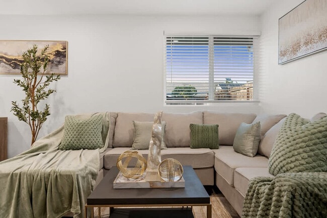 Foto del edificio - 1676 Raynell Way