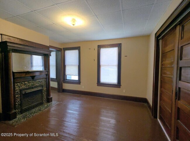 Building Photo - 1220 Schlager St