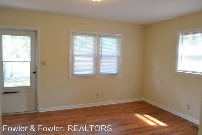 Building Photo - 2 br, 1 bath House - 1101 Wayside Dr