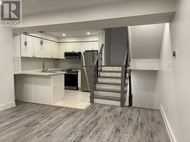 Building Photo - 16 Thornharrold St