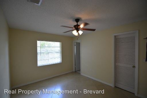 Building Photo - 2458 Delys St