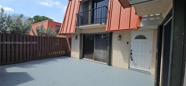 Foto del edificio - 3310 Meridian Way N
