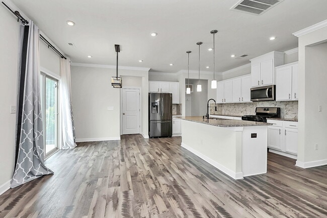 Foto del edificio - 8315 Flint Hill Dr