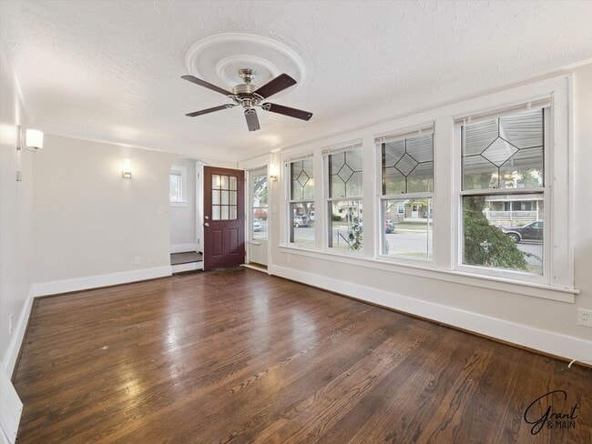 Building Photo - 3 bedroom - 2 bath - Lincoln Park- $1350