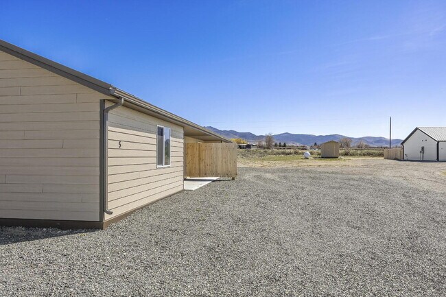 Foto del edificio - Newer Duplex for Rent Between Twin Bridges and Sheridan!