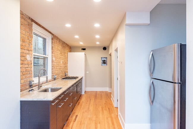 Foto del edificio - 1122 W Addison St