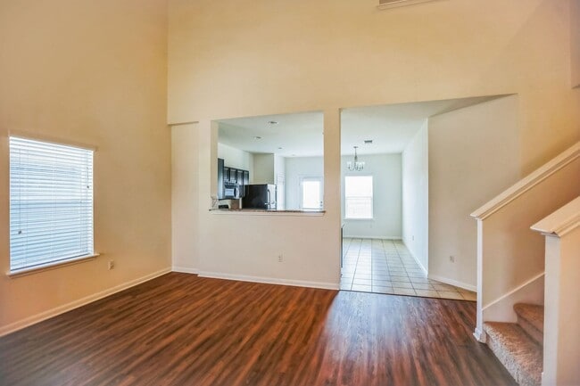 Building Photo - **4 Weeks Free** Modern Comfort Meets Spac...