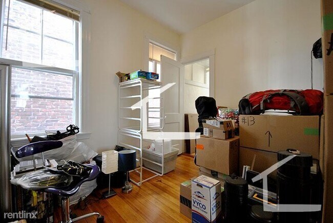 Building Photo - 3 br, 1 bath House - 29 Gerald Rd # 1K