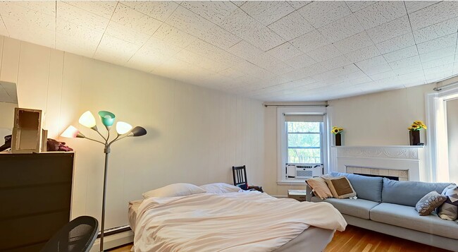 Building Photo - 1053 Beacon St