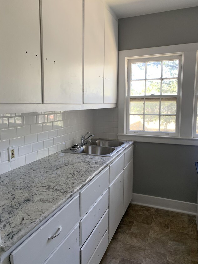 Foto principal - 409 N Whitworth Ave