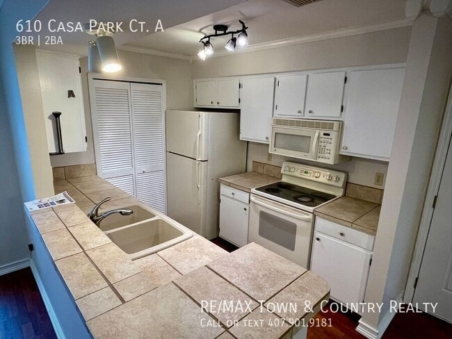 Building Photo - 610 Casa Park N Ct