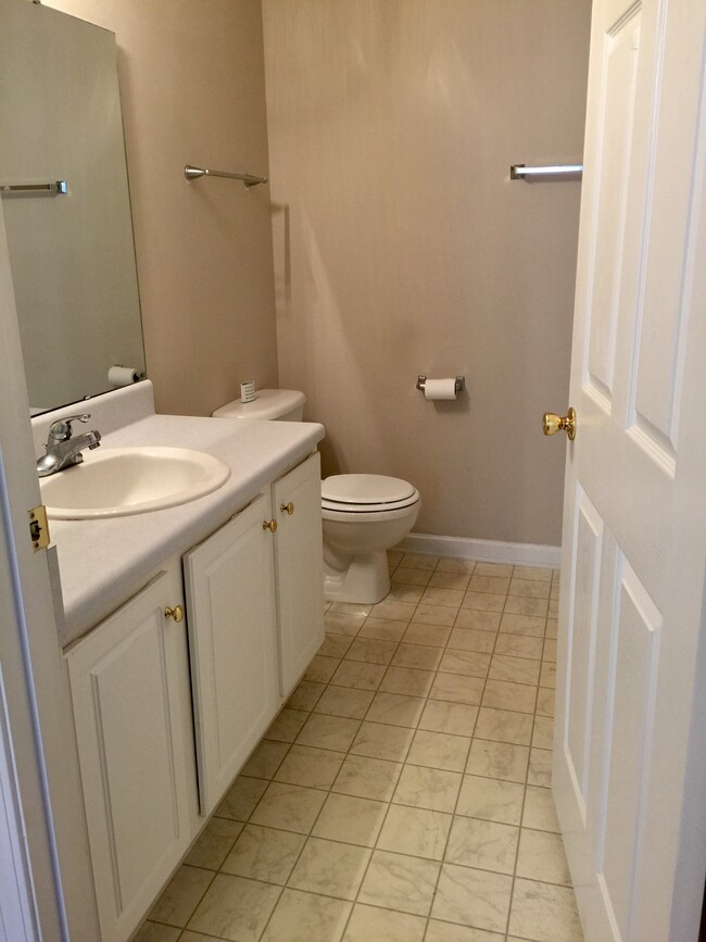 Master Bath en suite - 105 Pelham Square Way