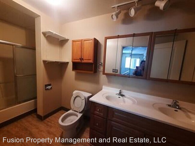 Building Photo - 5 br, 2.5 bath House - 1825 Orchard Ave