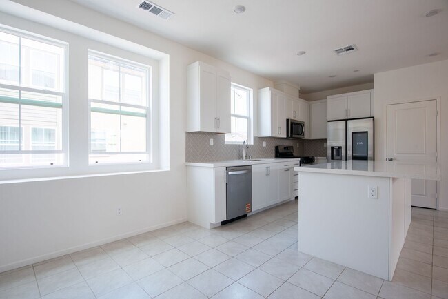 Building Photo - 3 Bedroom 2.5 Bathroom Condo Available for Rent in 'Citrus Bay'
