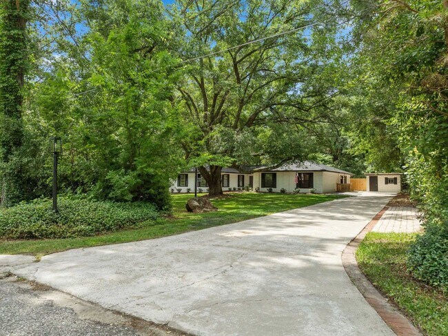 Foto del edificio - 3333 Meadow Hill Rd