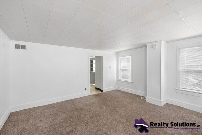 Foto del edificio - 351 Blue Bell Rd