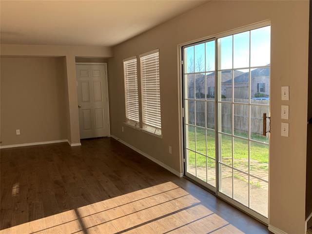 Foto del edificio - 7137 Wind Row Dr