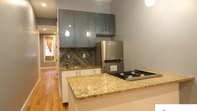 Foto del edificio - 114 N 8th St