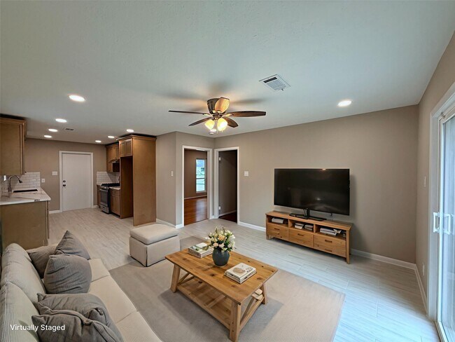 Foto del edificio - 2502 Huckleberry Ln