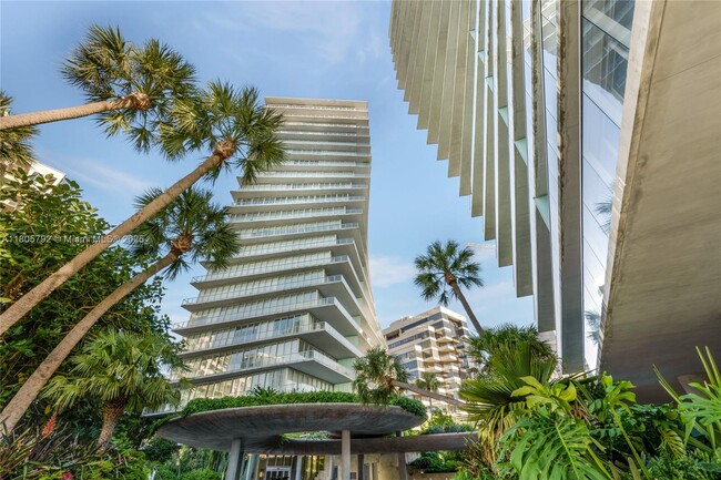 Building Photo - 2669 S Bayshore Dr