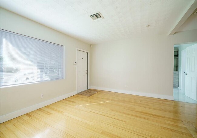 Building Photo - 201 NE 43rd Ct
