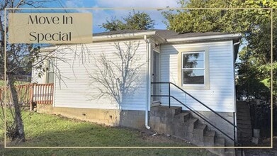 Building Photo - 802 Robb Ave