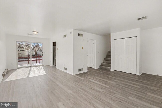 Foto del edificio - 2109 Highland Ct