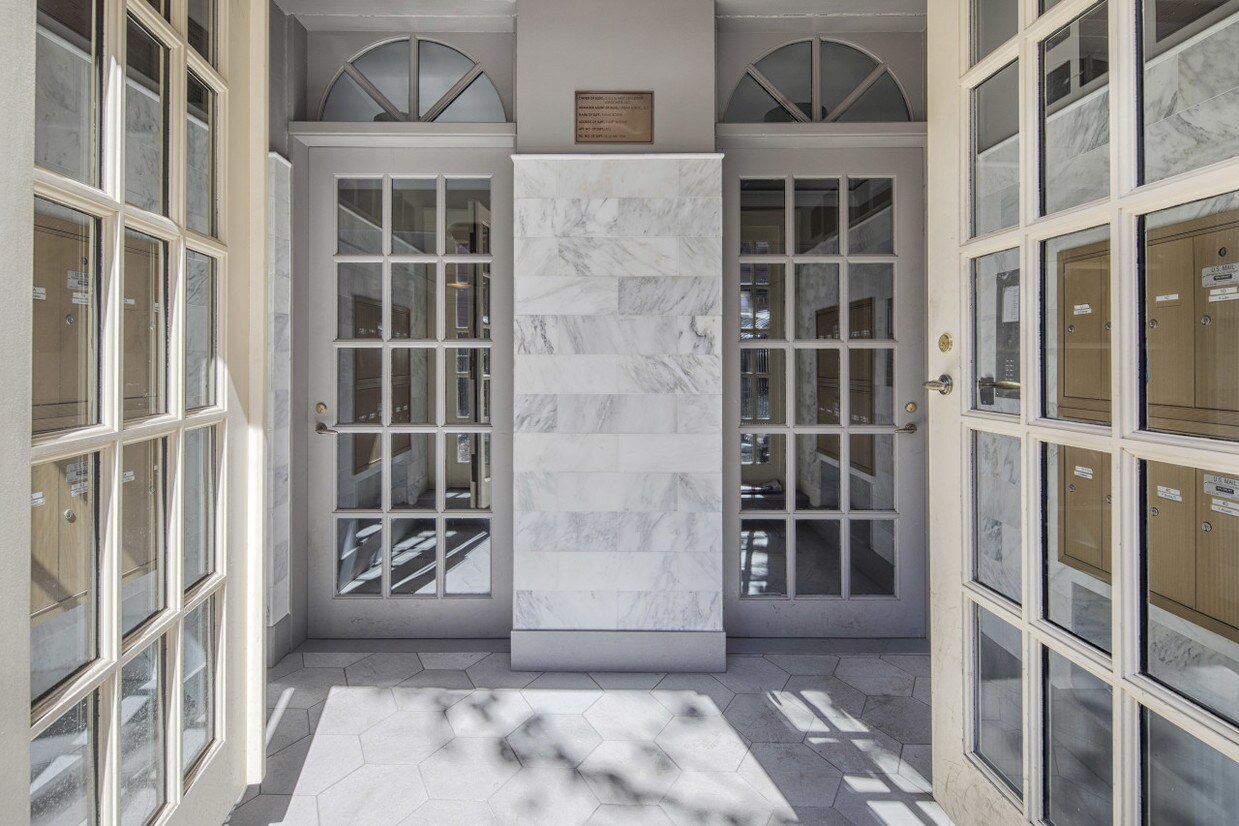 Foto principal - 215 W 13th St