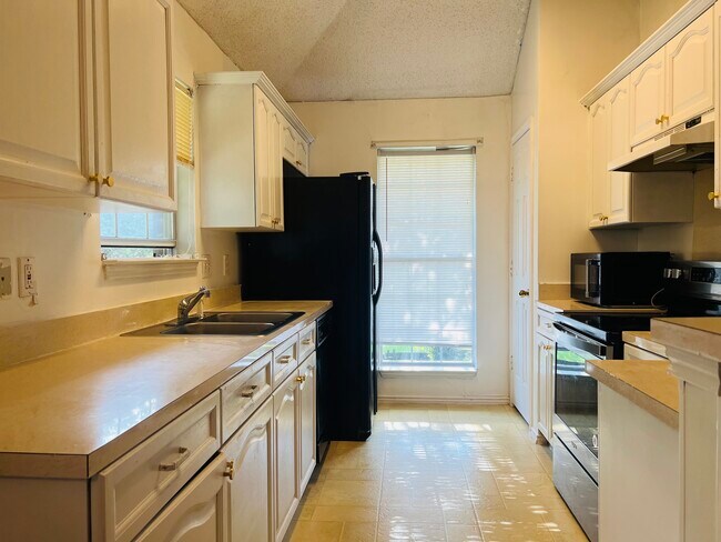 Foto del edificio - 7836 Squire Ln