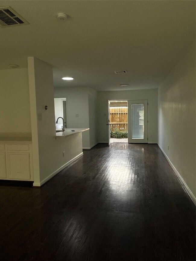 Building Photo - 2517 Bering Dr
