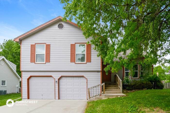Primary Photo - 1520 E Wells Fargo Dr, Olathe, KS 66062