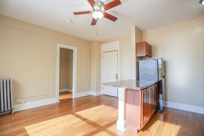 Foto del edificio - 5326 S Cornell Ave