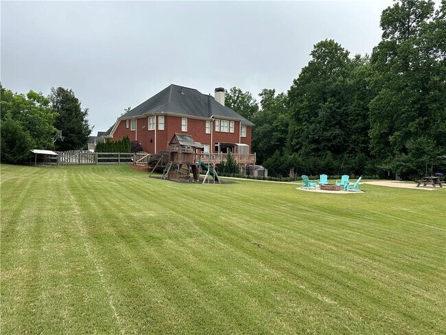 Foto del edificio - 2852 Summer Branch Ln