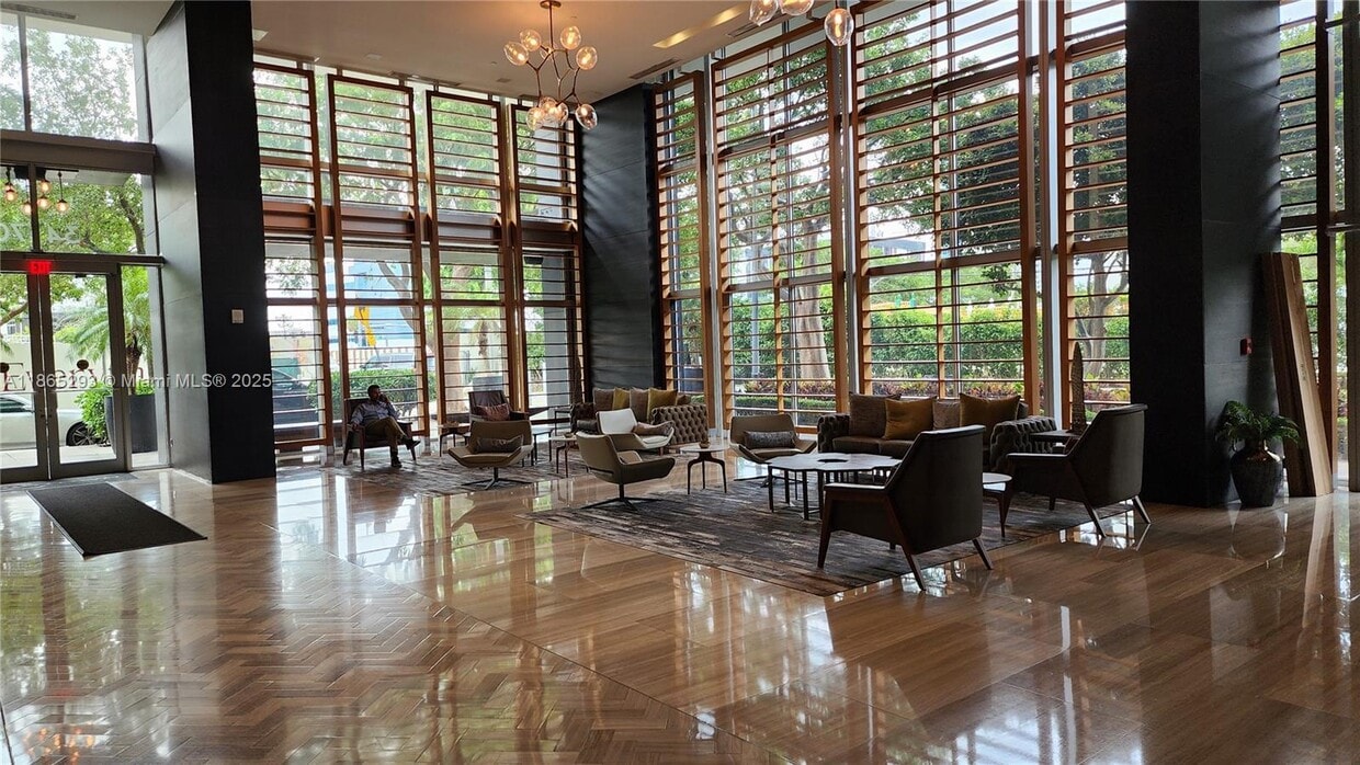 Foto principal - 3470 E Coast Ave