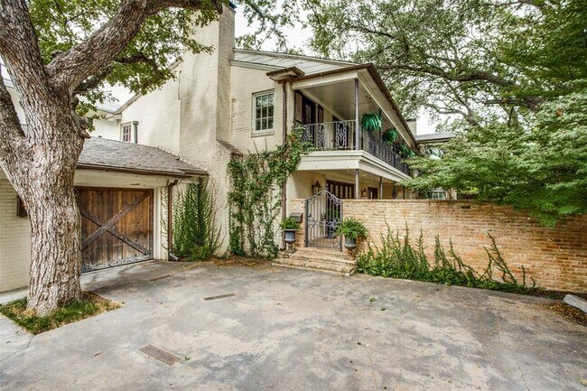 Building Photo - 4404 Lorraine Ave