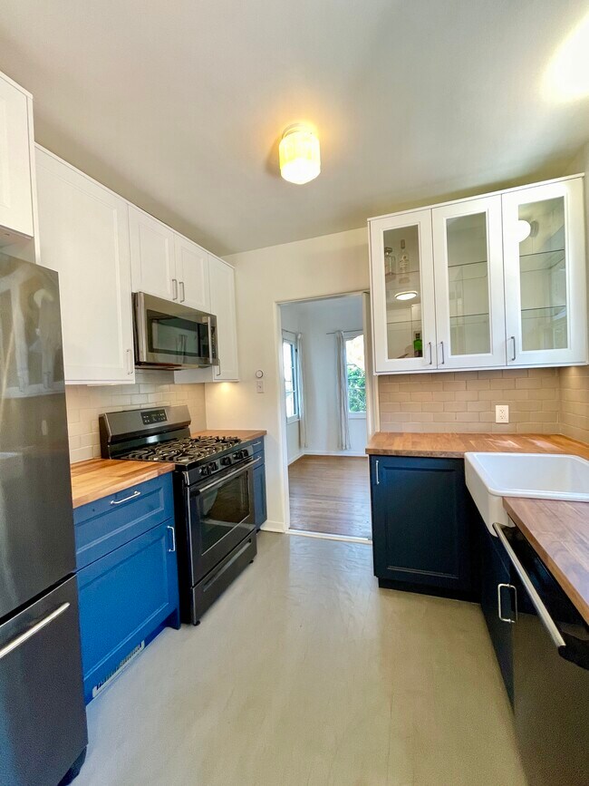 Foto del edificio - 2437 Arthur St