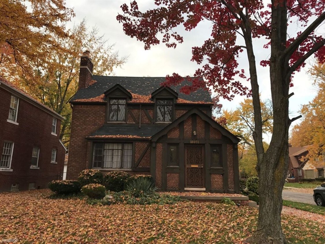 Primary Photo - 16651 Chandler Park Dr