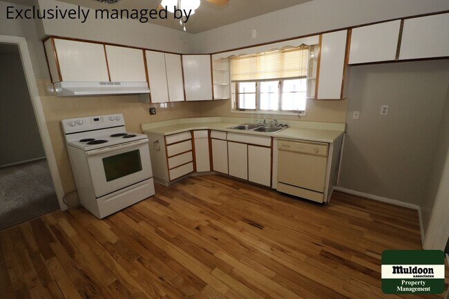 Foto del edificio - Available Now! Main Level Living, Close to Ft Carson. 1  pet large or small dog  ok