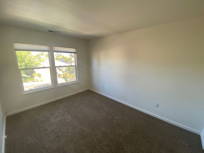 Foto del edificio - $300 MOVE IN SPECIAL!! Beautiful 3-Bedroom...