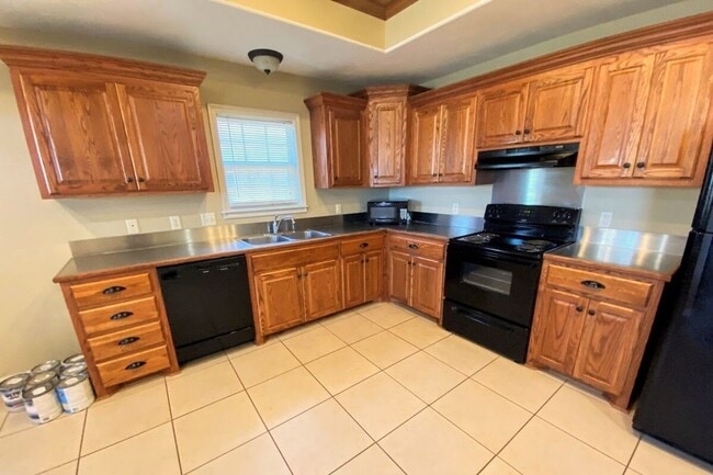 Foto del edificio - Spacious 2BR/2BA Duplex Near McNeese
