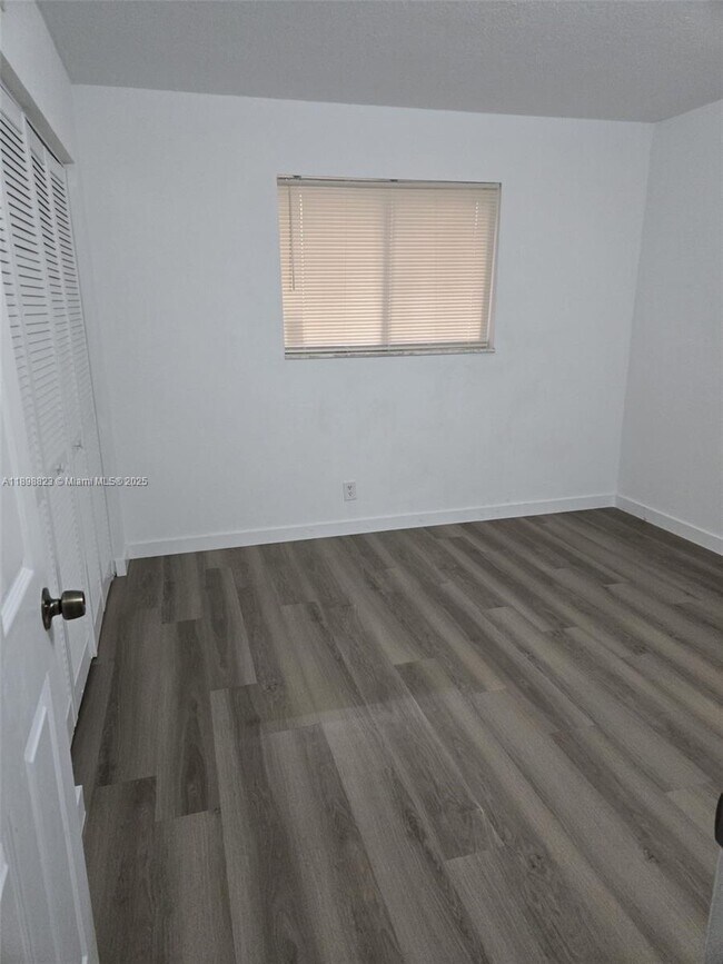 Foto del edificio - 1700 NW 58th Terrace