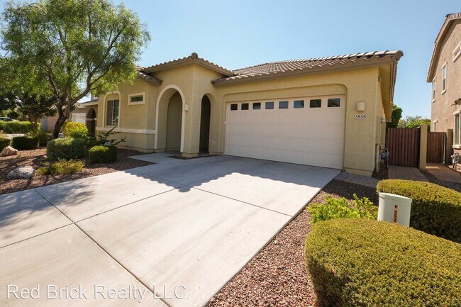 Foto del edificio - 4 br, 2.5 bath House - 3535 E Walnut Rd.